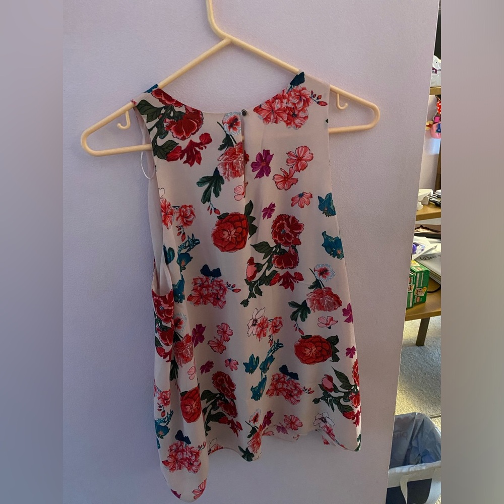 Floral Top - Picture 3 of 3